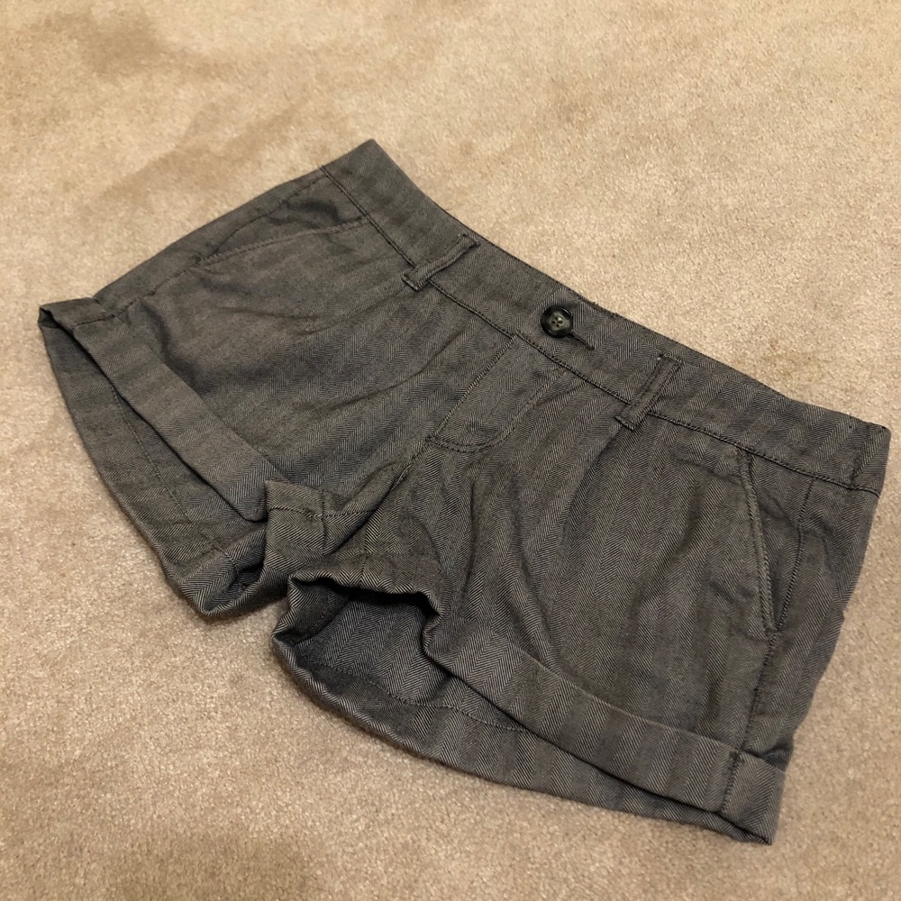 [SOLD] AEO Pinstripes Smoke Color Shorts W24/25